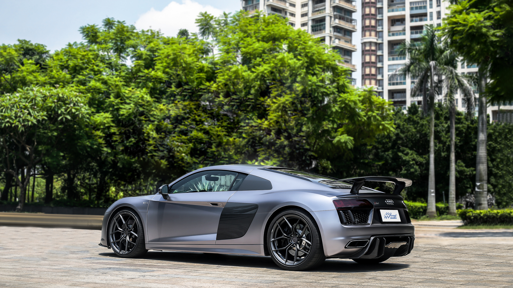 可媲美兰博基尼大牛的奥迪r8